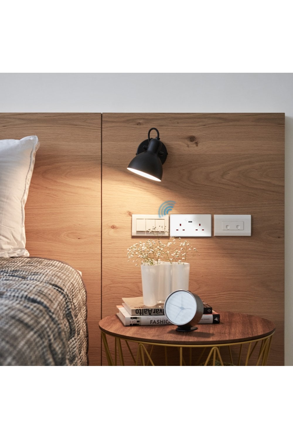 Tuya Smart dual wall socket UK + 1 usb